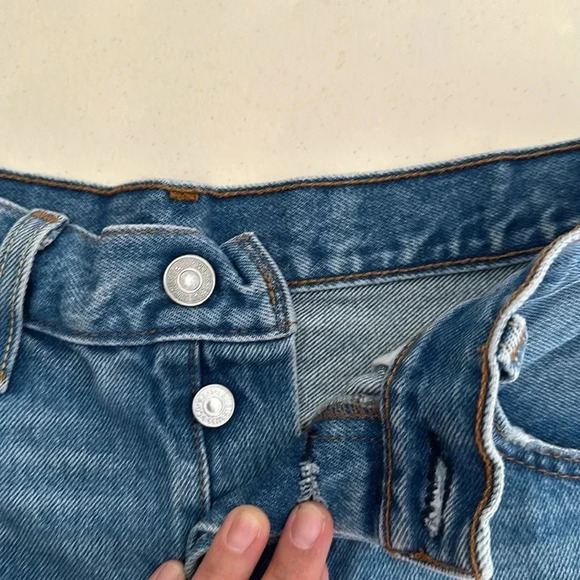 Levi’s - Picture 2 of 3